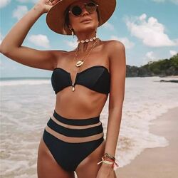 Эффектный купальник бандо с застежкой