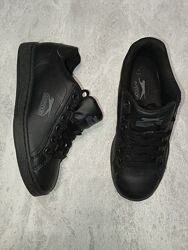 Чорні кросівки Slazenger 