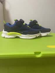 Нові кросівки BATA