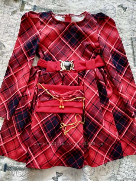 Красное нарядное платье