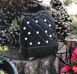 Маленький шкіряний рюкзачок в стилі Chanel. Італія.