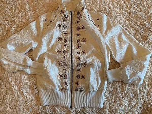 Молочная нарядная велюровая  куртка, р-р S&92M