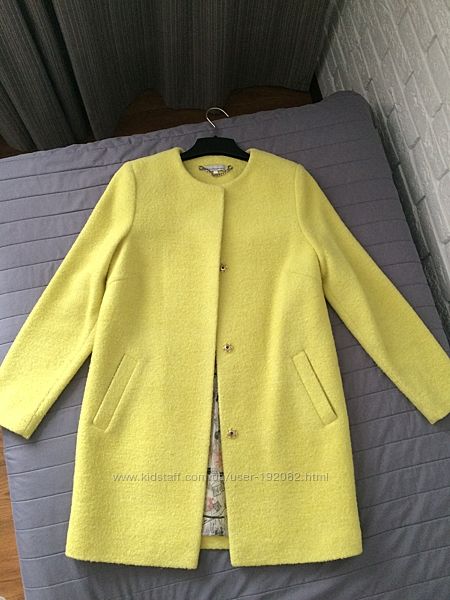 Пальто лимонного кольору