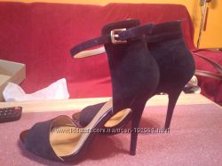 Босоножки с высокой пяткой
