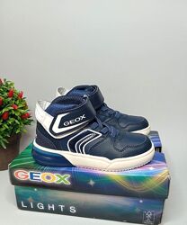 Дитячі черевики хайтопи Geox Grayjay 28,29,35 р з мигалками вимикаються  