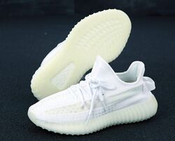 Женские кроссовки Adidas Yeezy Boost 350. Адидас Изи. White