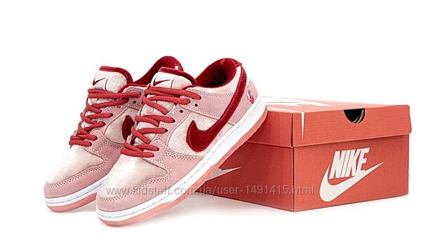 Женские кроссовки Nike SB Dunk Low Strangelove