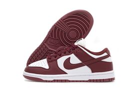 Женские кроссовки Nike Dunk Low.