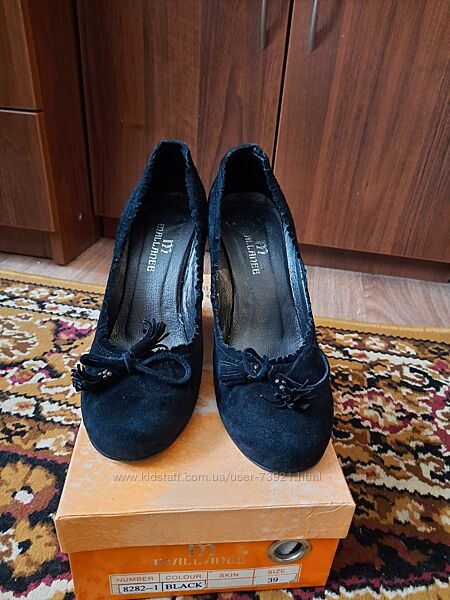 Замшевые туфли