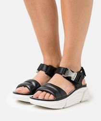 р.39.5 Clarks женские кожаные босоножки оригинал
