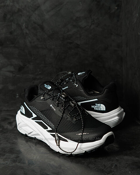 p.40-45  The North Face Vectiv Gore-Tex Black White    TN008