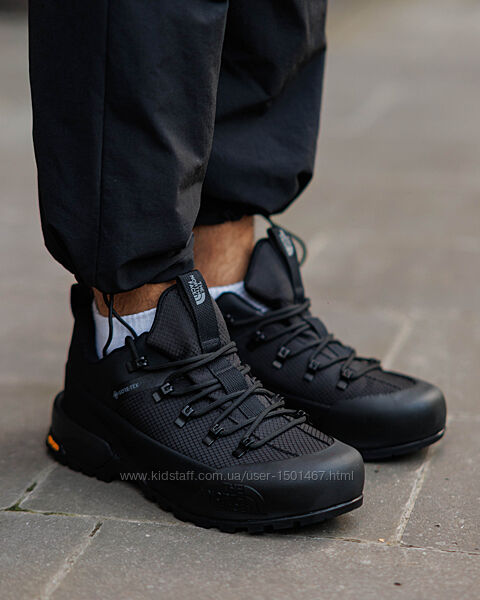 p.40-45   The North Face Glenclyffe Low Gore-Tex Black    TN006