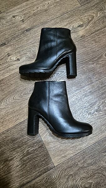 Шкіряні ботільони Аrezzo Бразилія р.39