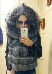 Куртка стеганная из кожи с капюшоном из чернобурки