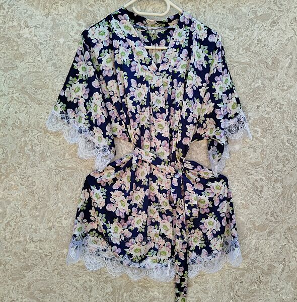 Халат с кружевом 