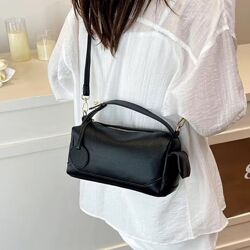 Тренд стильна чорна жіноча сумка крос-боді через плече якісна екошкіра