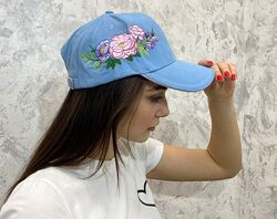 Вышитая женская кепка бейсболка голубого цвета