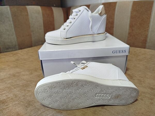 Кросівки guess 38 р. шкіра з коробкою.
