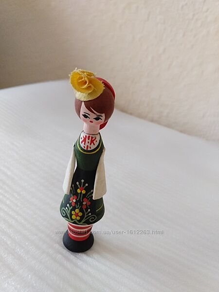Статуэтка девочка сувенир из Болгарии