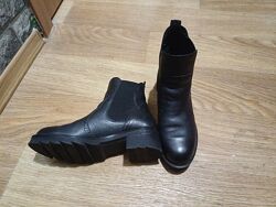 Жіночі черевики-челсі