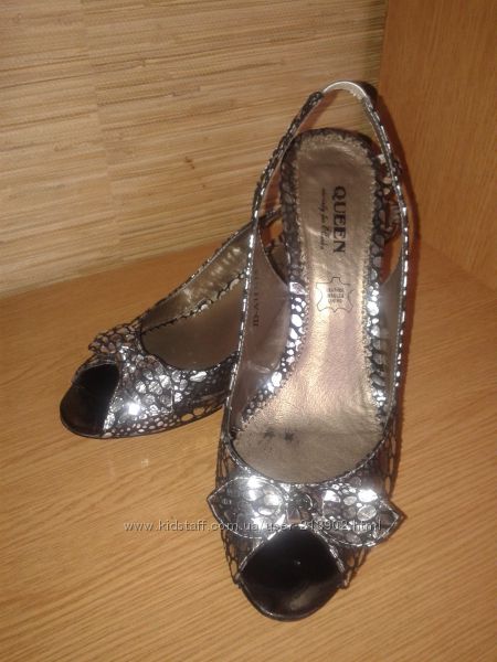 Нарядные, кожанные , серебристые босоножки  QUEEN for Ellenka . Размер 37 