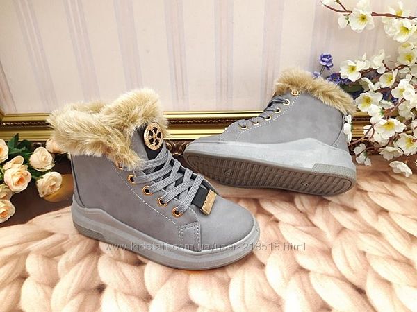 Зимние ботинки с меховой опушкой