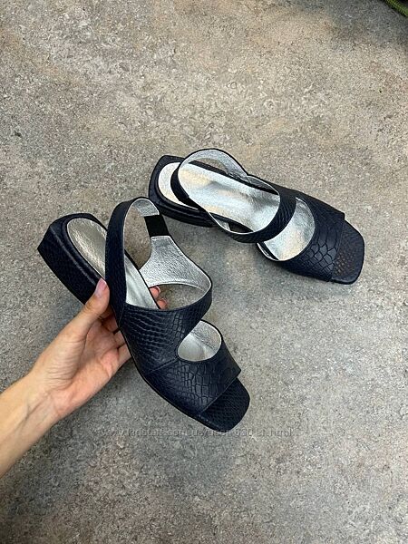 Стильні босоніжки з натуральної шкіри