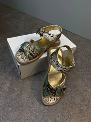 Зручні та стильні босоніжки з натуральної шкіри