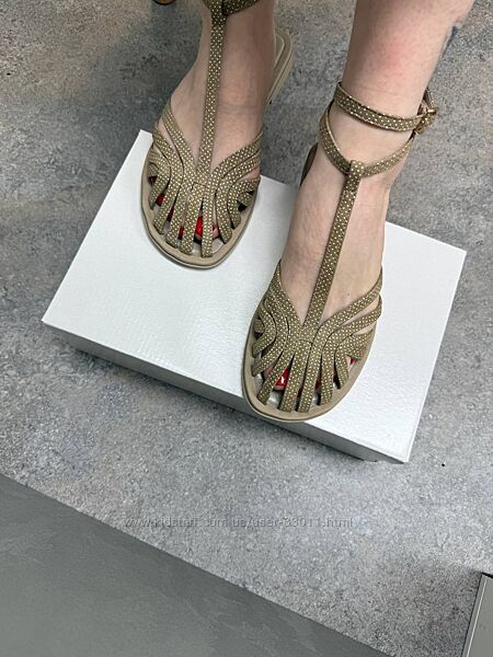 Трендові босоніжки з натуральної шкіри