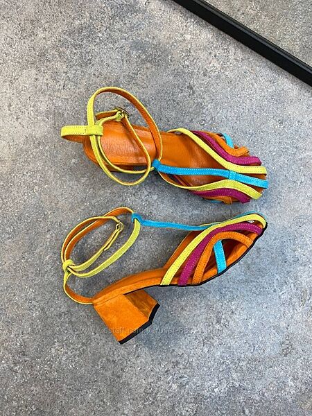 Шикарні яскраві босоніжки з натуральної замши