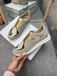 Шикарні кросівки з натуральної шкіри - в наявності р.38 або 24,5 см.