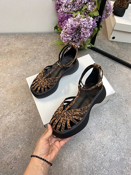 Трендові босоніжки з натуральної шкіри