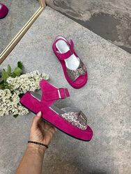 Зручні та стильні босоніжки з натуральної шкіри