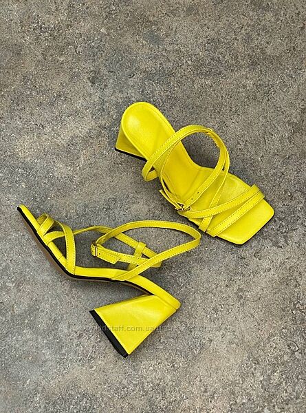 Шикарні босоніжки з натуральної шкіри