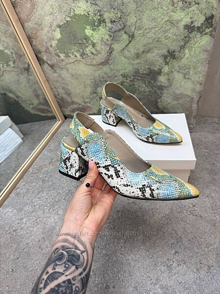 Стильні босоніжки з натуральної шкіри