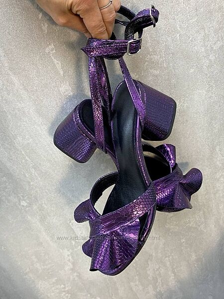 Шикарні босоніжки з натуральної шкіри