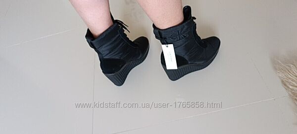 Calvin Klein Ботинки сникерсы Новые р-39.