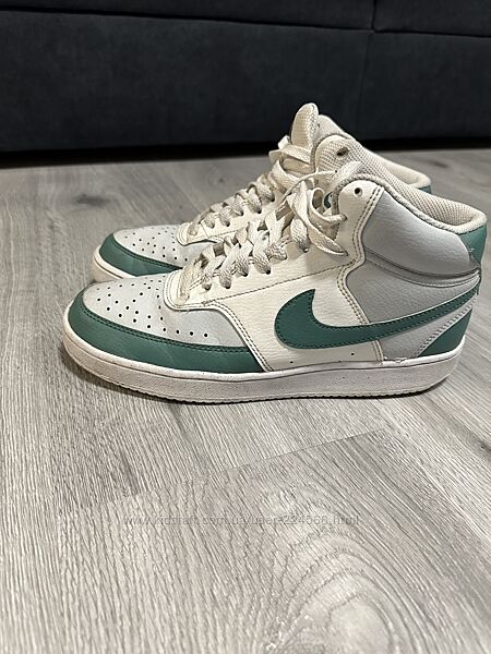Кросівки Nike 41 розміру 26 см 