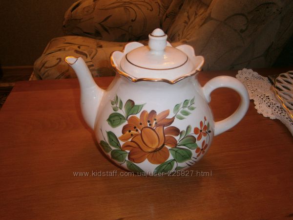 большой чайник для заварки чая  на 2. 5 литра времен СССР 