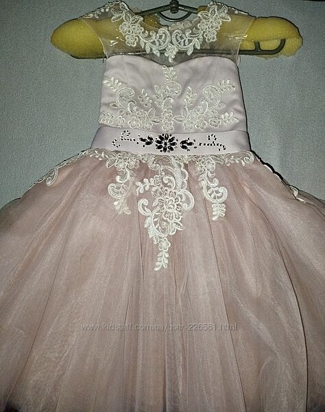 Святкова сукня на випускний в садочок