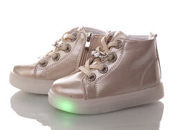 Деми ботиночки очень нежные 25-30 маломерят, с подстветкой