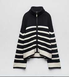 Стильный оверсайз свитер на молнии от Zara. 