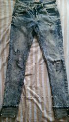 Стильные рваные джинсы-варёнки от Terranova