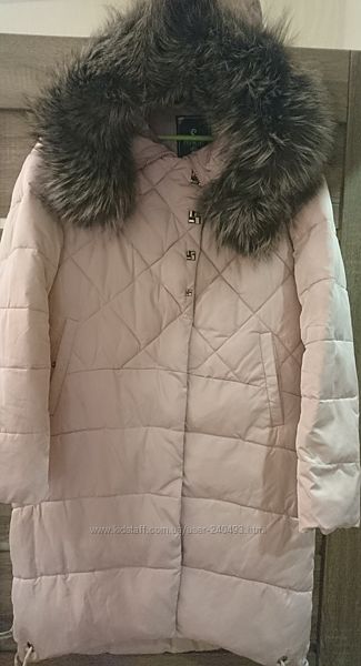 Пальто жіноче з капюшоном  з натуральним хутром р.46