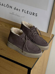 Черевики на овчині  із натуральної шкіри і замші в наявності. 