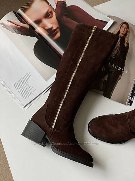 Замшеві зимові чоботи в наявності.