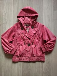 Жіноча куртка вітровка з капюшоном та підкладкою