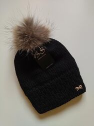 Напіввовняна шапка з помпоном та прикрасою шапочка з підкладкою