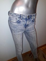 Женские светлые джинсы снова на пике моды. Производитель ZARA размер EUR 36