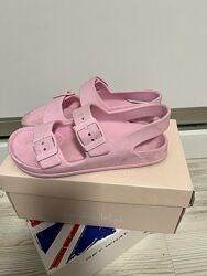 Тапочки, шльопанці